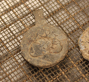 Three lead cloth seals on drying screen